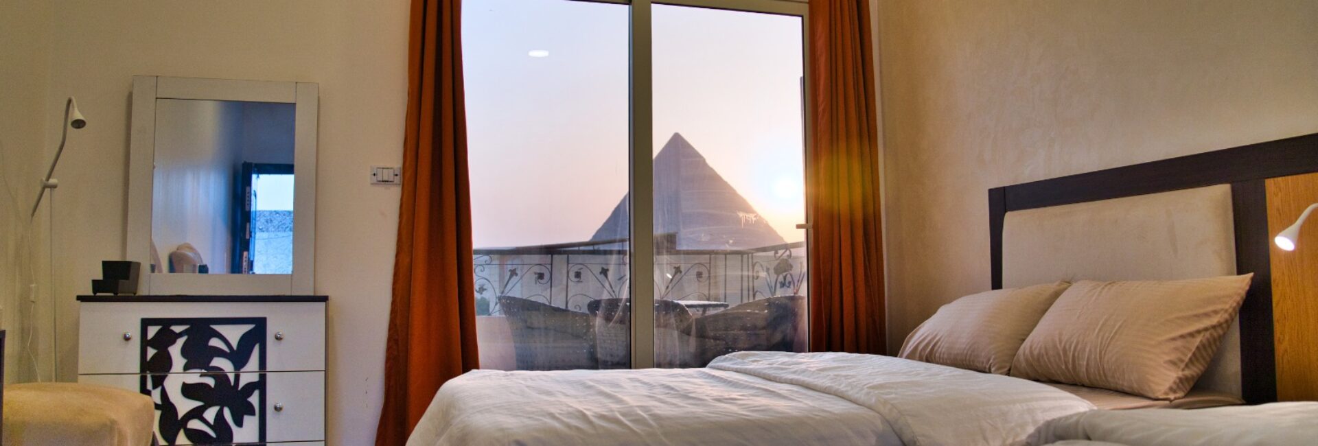 Superior Single Room with Pyramids View (Sky 1)