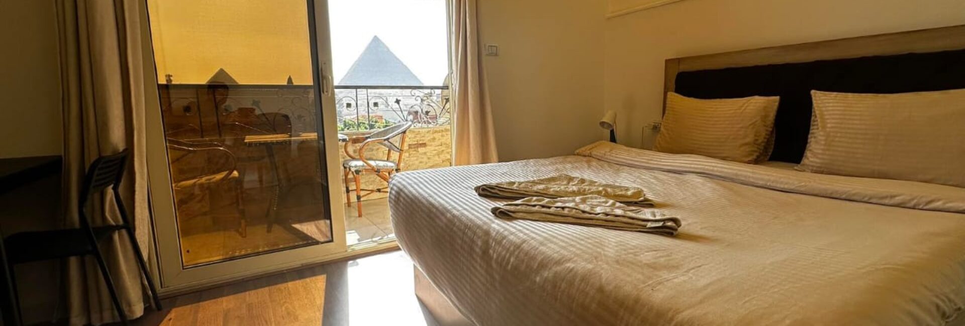 Superior Double Room with Pyramids View (Sky 4)